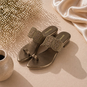 AIKAA ethnic toe-ring flat in brown for women
