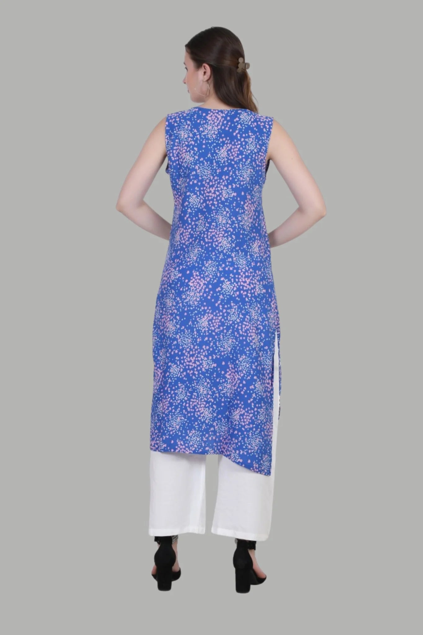 Comfortable women’s sleeveless kurti by AIKAA