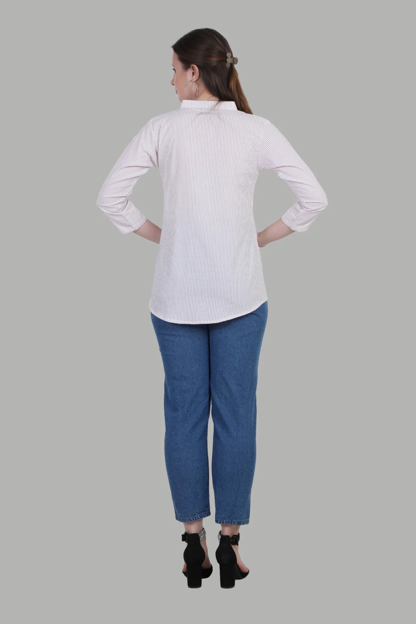Elegant white striped t-shirt top for women