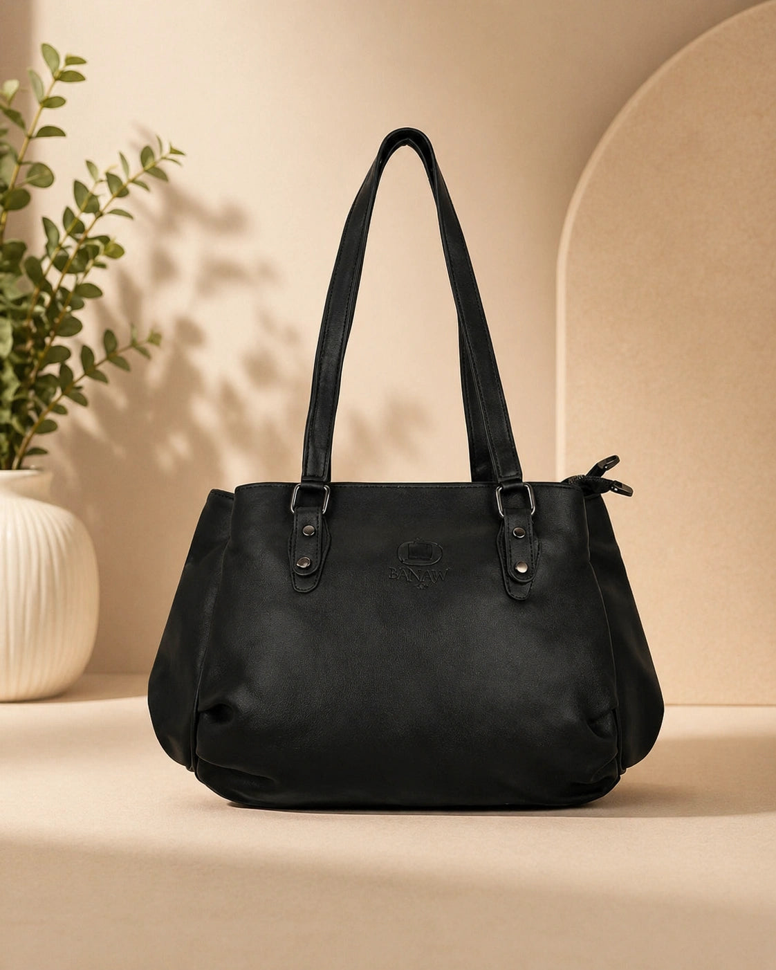 Fashionable black shoulder bag for girls and women