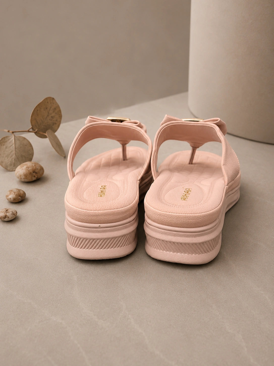 Elegant women’s flat footwear for daily wear